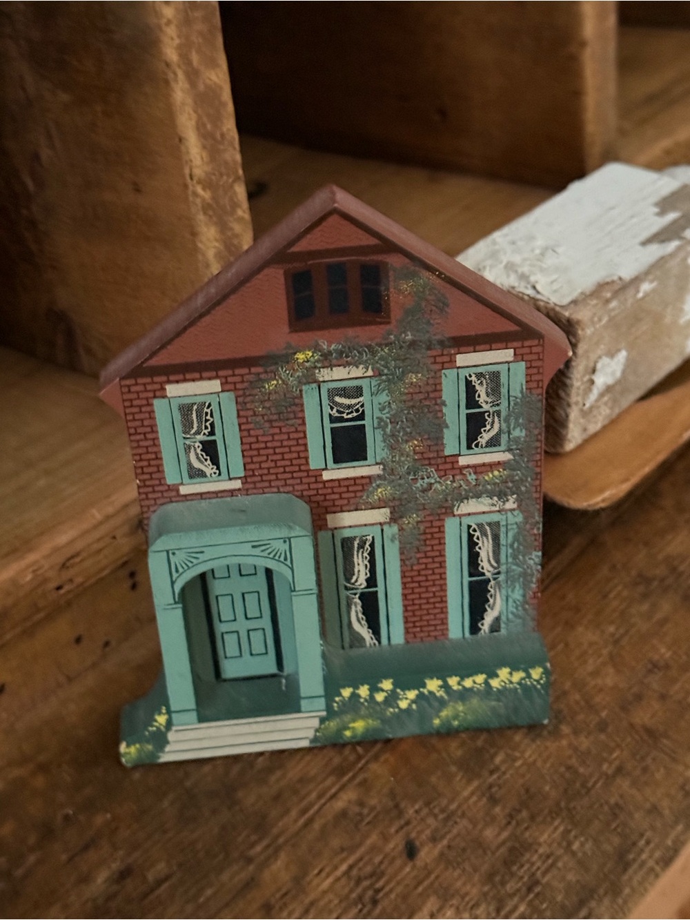 Sheila’s Houses Susan B. Anthony House Wooden Shelf Sitter Display 1993